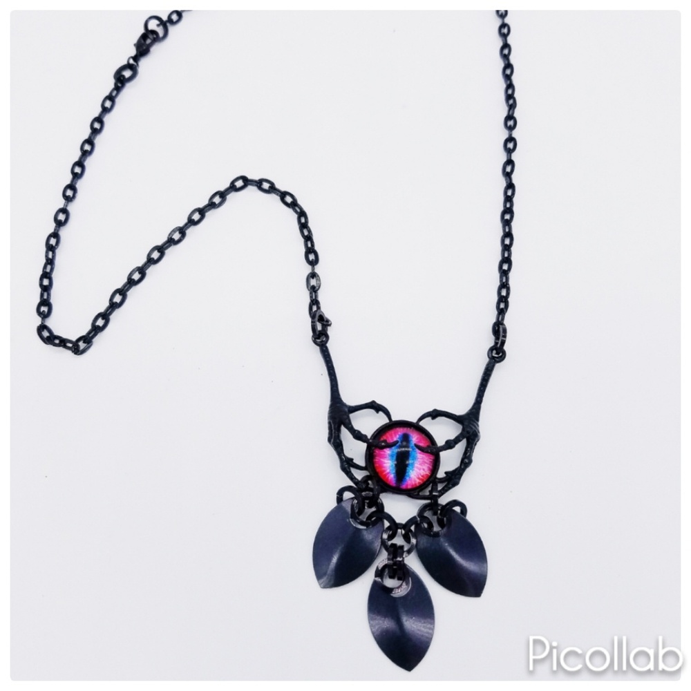 Raven Claw "Dragon Eye" Necklace - Picture 4 of 7